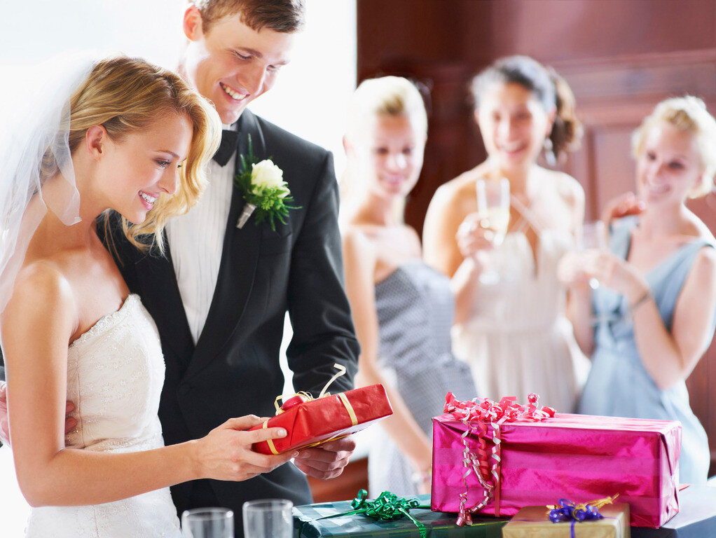Подарки на свадьбу — купить подарок на свадьбу: цены на подарки молодоженам