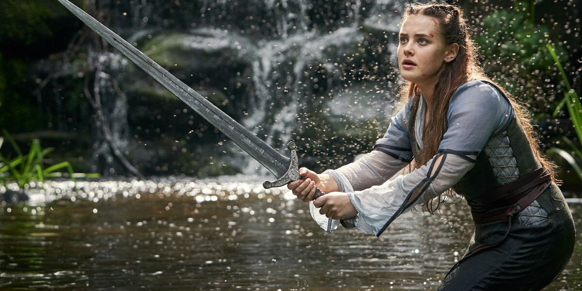  Сериал от Netflix выпустил трейлер фэнтези-сериала «Проклятая», основанного на романе Фрэнка Миллера и Тома Вилера. Главную роль в проекте исполнила звезда шоу «13 причин почему» — Кэтрин Лэнгфорд. 