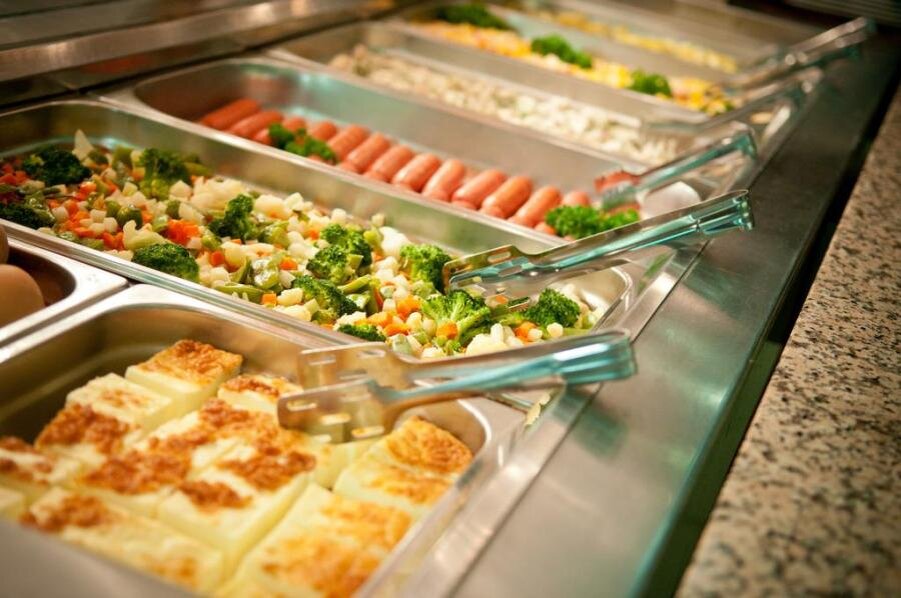 Овощи на пару, каши, супы и запеканки - обязательные элементы меню.