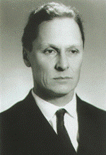 Миронов Арсений Дмитриевич. 1961 г. Позднее он был сопредседателем комиссии расследовавшей причины гибели Гагарина и Серегина. Об этом Вы прочтете в последующих статьях.