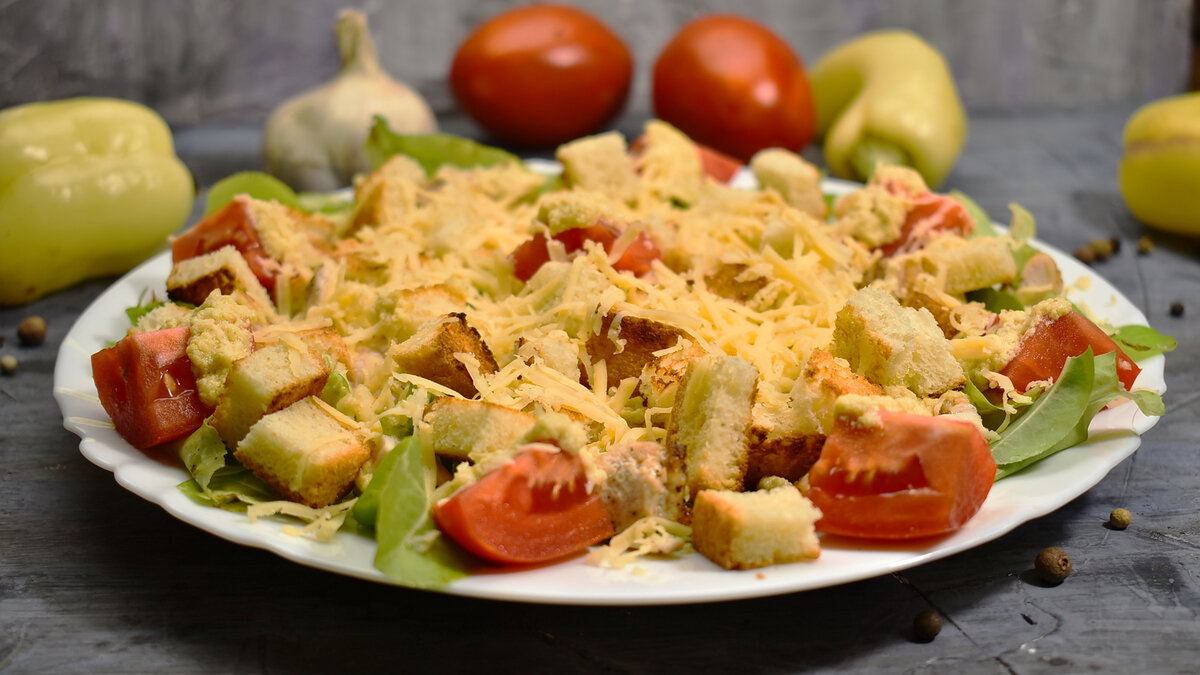 Цезарь с курицей рецепт с фото пошагово с помидорами и сыром