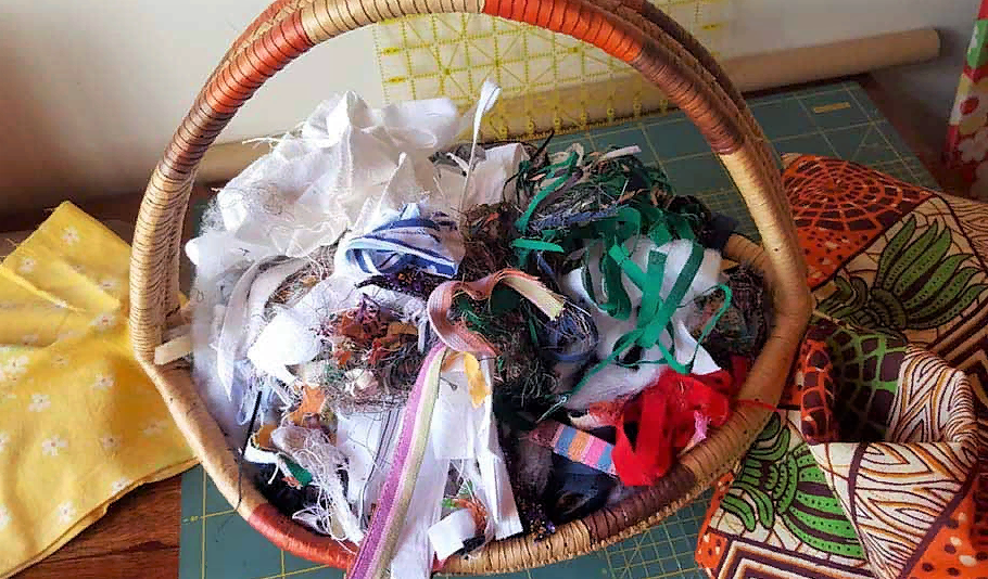 лоскутки оставшиеся от пошива одеяла