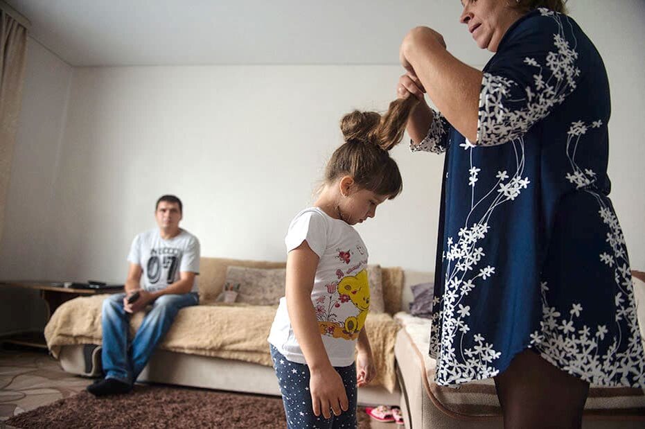 И выяснилось, что у Ксюши и правда сколиоз. Только врачи, удивляется Володя, путались: не могли понять, какой степени – первой, самой слабой, или уже второй.