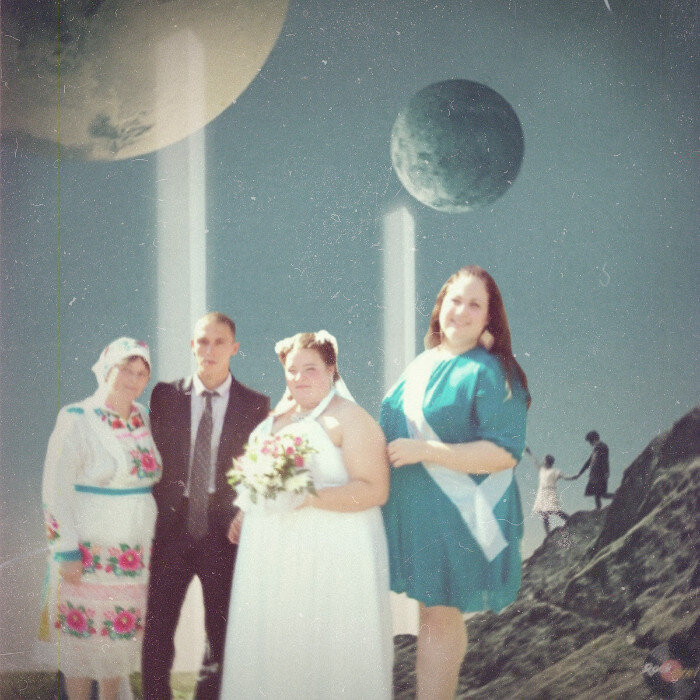 Сергей предпочёл скрыть свою внешность. Фотографии служат лишь для лучшей передачи повествовательной линии и не имеют ничего общего с автором и его историей. 