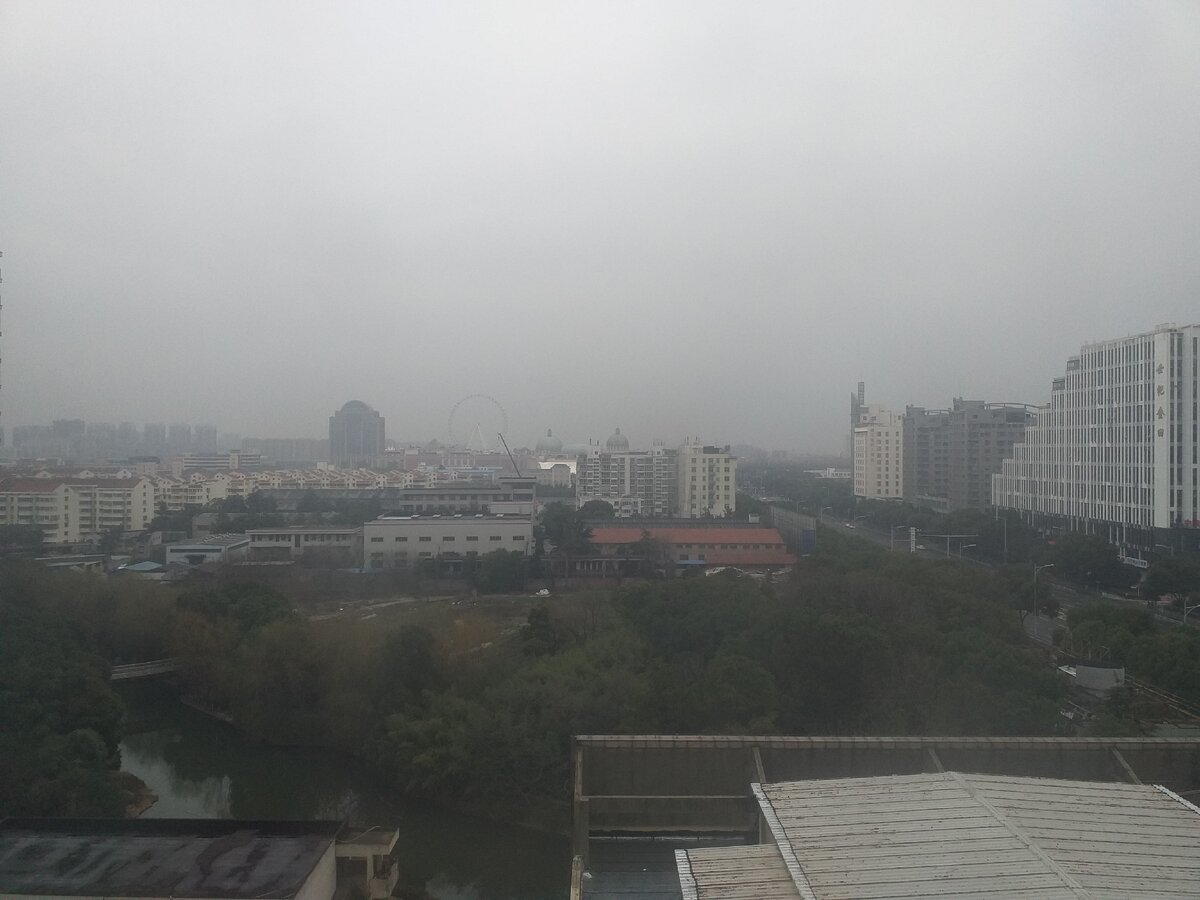 Вид утром из гостиничного номера