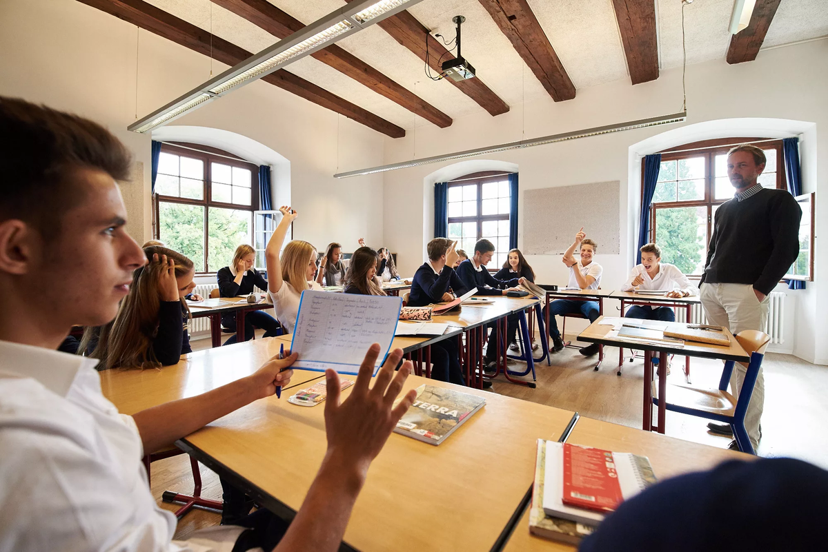 Курсы немецкого институт. Schule Schloss Salem школа в Германии. Средняя старшая школа в Германии. Образование в Германии гимназия. Школьные классы в Германии.