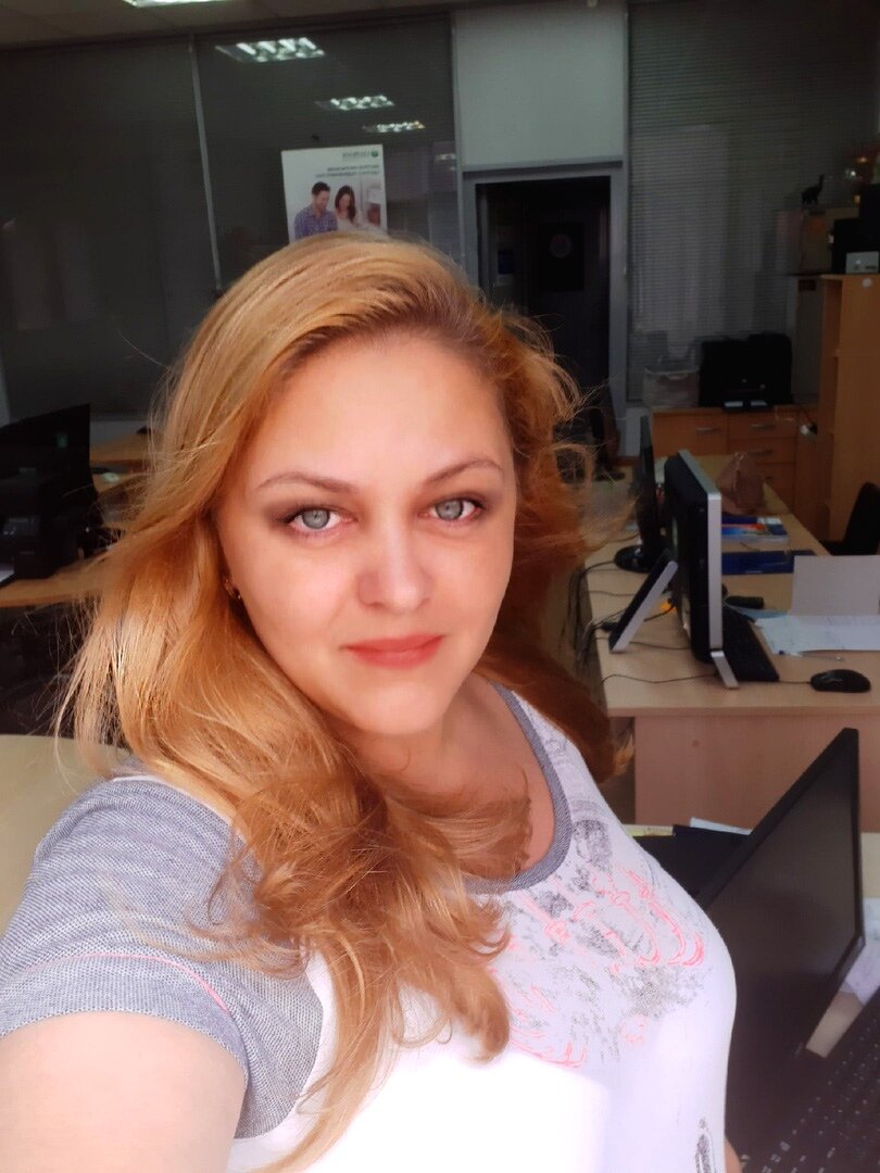 Это я на последнем месте работы (агентство недвижимости). Кстати, позднее планирую завести ещё один канал по недвижке, т.к. имеется 12-ти летний опыт работы в этой сфере.