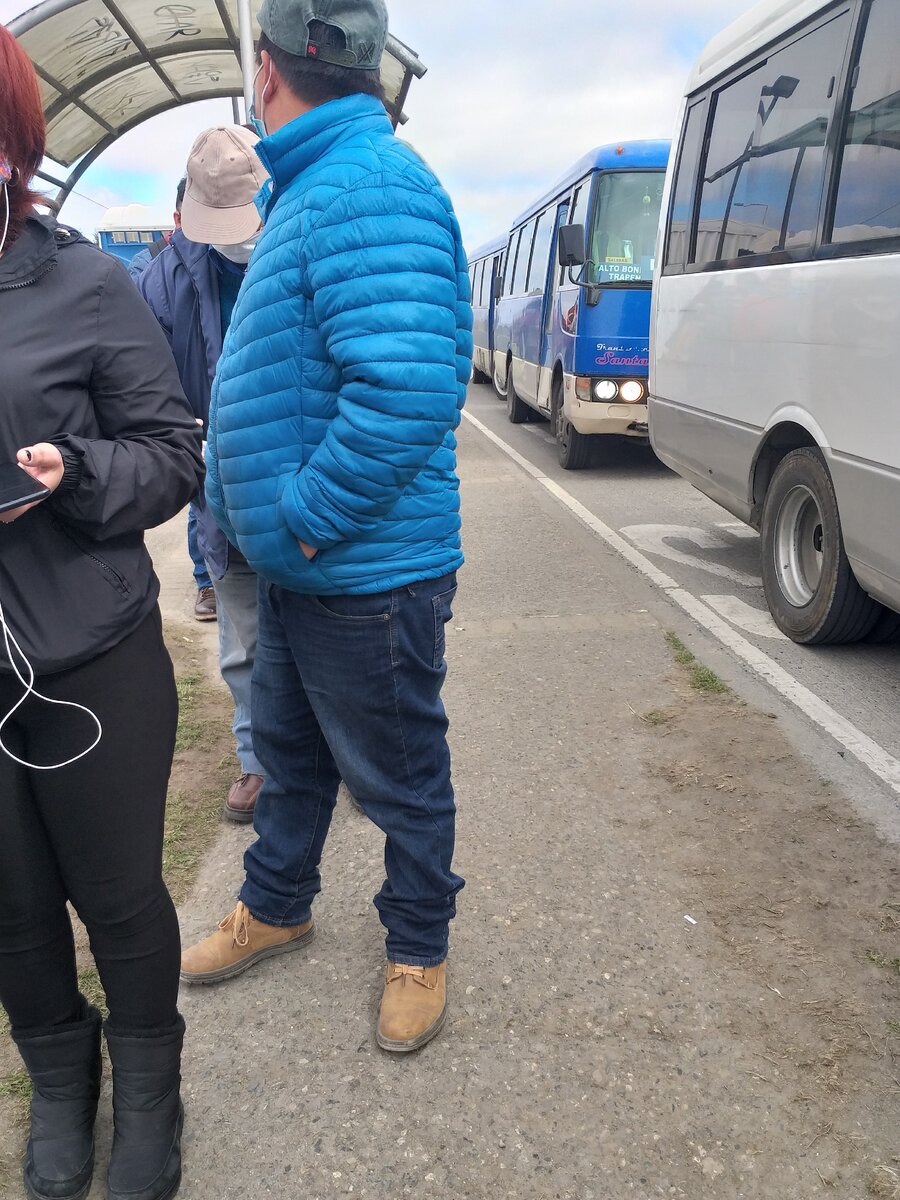 Вышли из автобуса