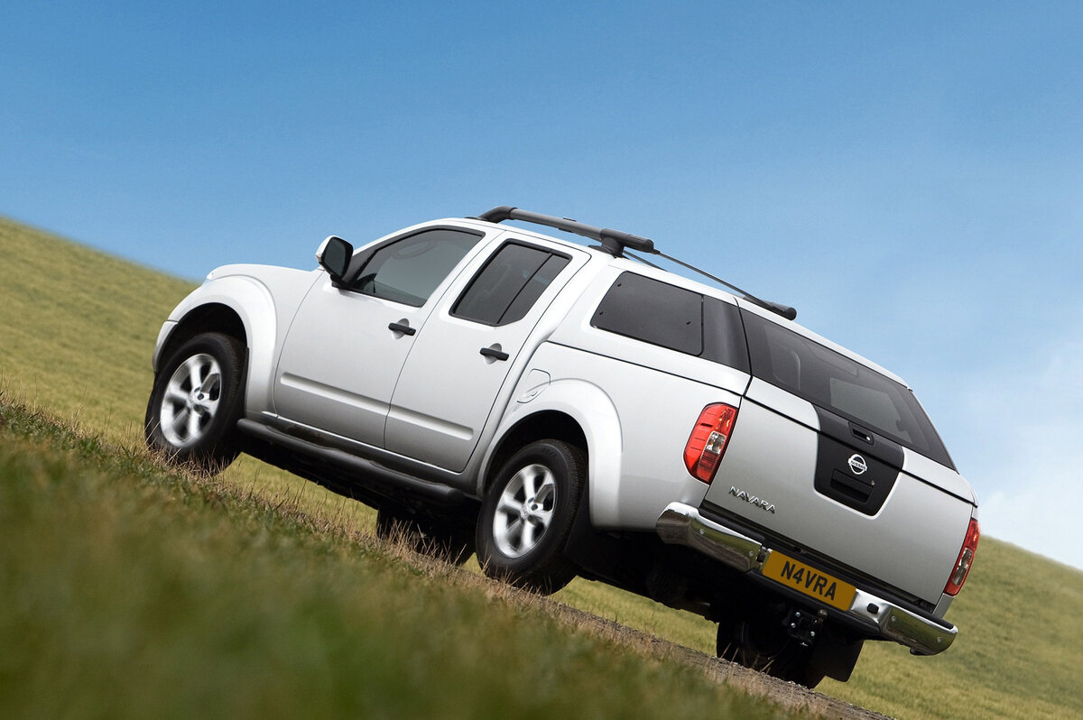Машина Nissan Navara