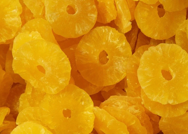 Сушеные ломтики ананаса.