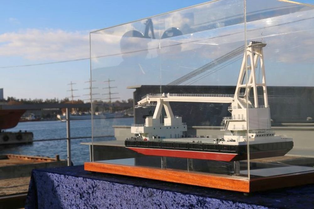 Закладка на Севморзаводе плавучего крана ПК-700 "Григорий Просянкин". Фото: starsmz.ru