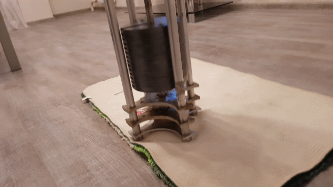 Последняя проверка демонстрационного образца перед презентацией. Арендованная квартира в Великом Новгороде. 