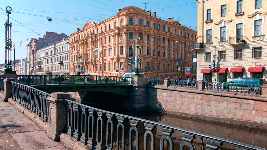ВОЗНЕСЕНСКИЙ МОСТ ЧЕРЕЗ КАНАЛ ГРИБОЕДОВА. ФОТОГРАФИЯ: АЛЕКСАНДР АЛЕКСЕЕВ / ФОТОБАНК «ЛОРИ»