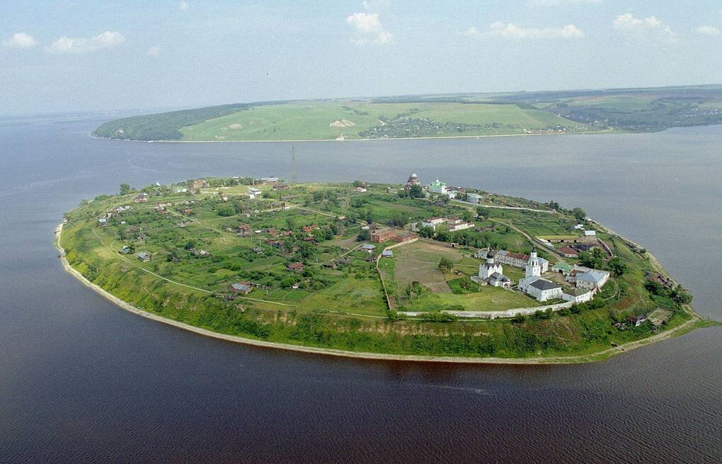 Строительство свияжска. Остров Свияжск. Свияжск остров-град достопримечательности. Остров град Свияжск Татарстан. Крепость град Свияжск.