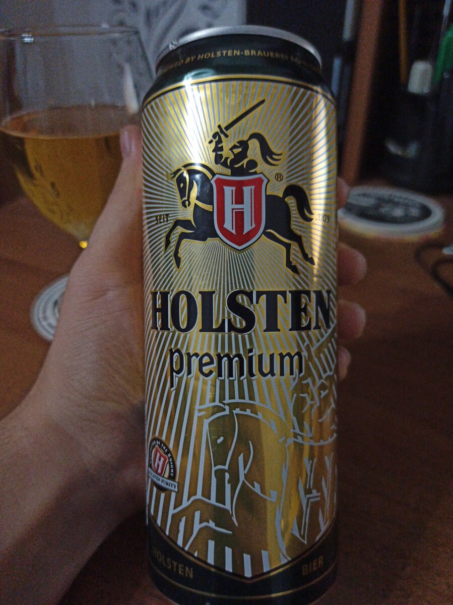 Банка мятая, дешёвая. Одно слово - premium.