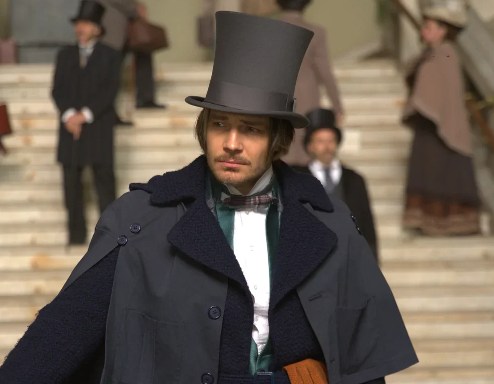 Максим Матвеев в сериале «Шерлок в России». Фото: видеосервис START