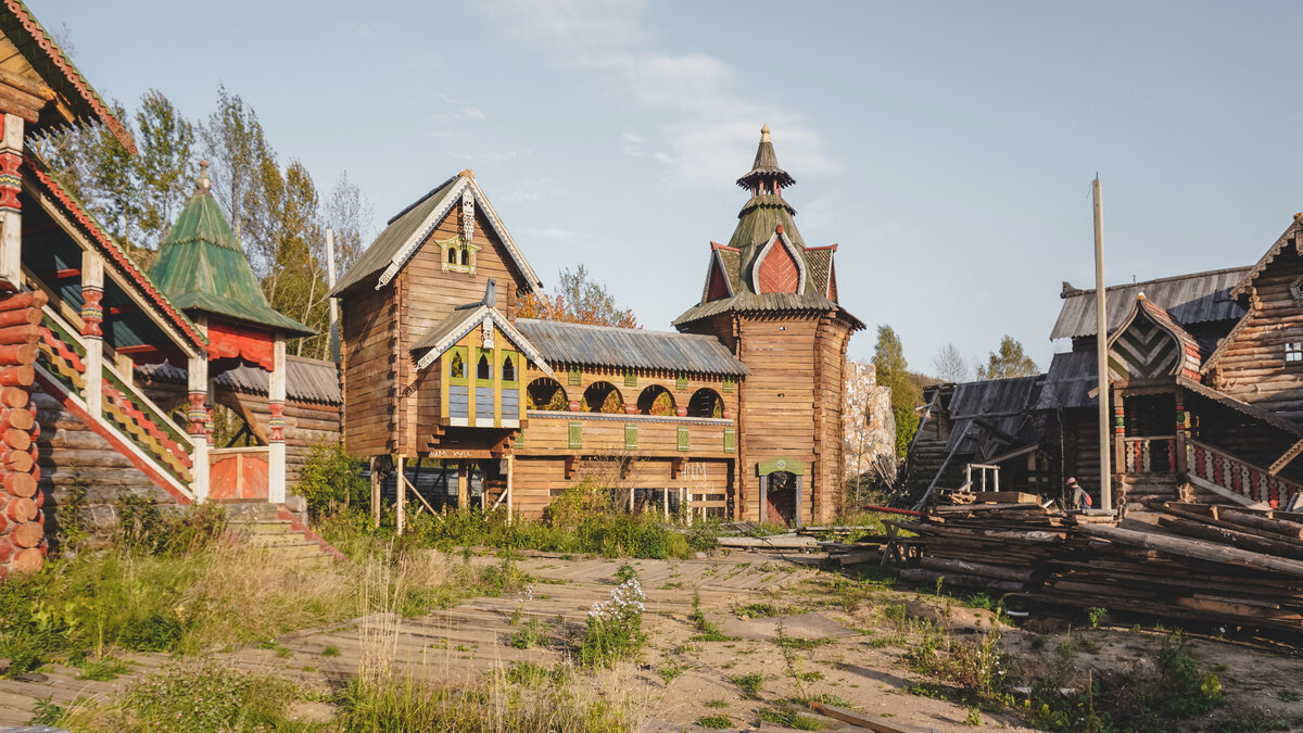 Где снимали богатыря. Киногородок в Химках последний богатырь. Киногородок последний богатырь. Усадьба Ленинские горки Киногород. Киногород Верескино.