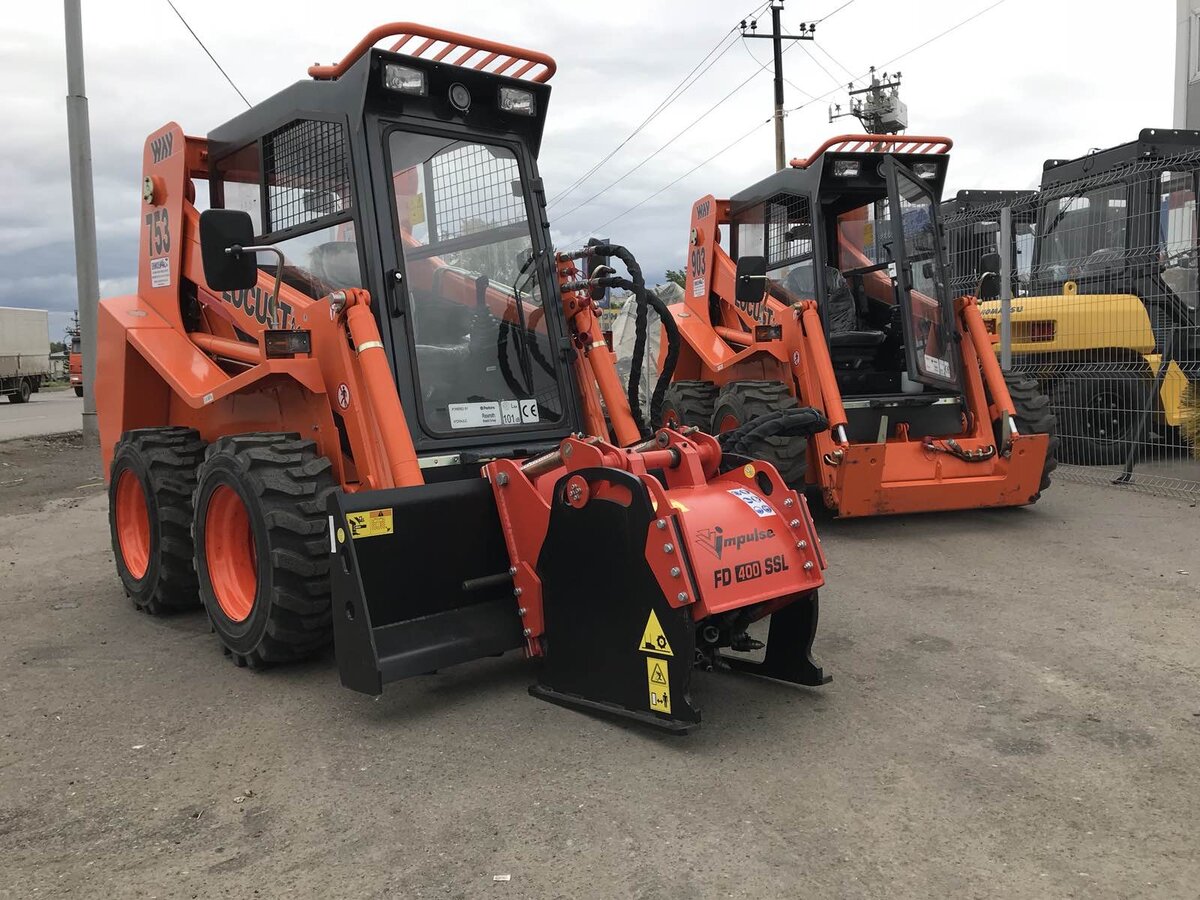 Мини погрузчик Locust 753 с навесным оборудованием