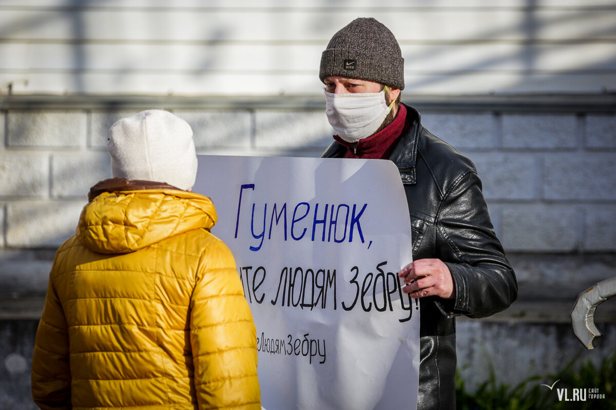 Призвал снять. Украина фото возле плаката. Улица Олега.