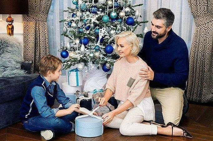Полина Гагарина, Дмитрий Исхаков  и сын Полины - Андрей  фото пользователя Instagram: isxakov
