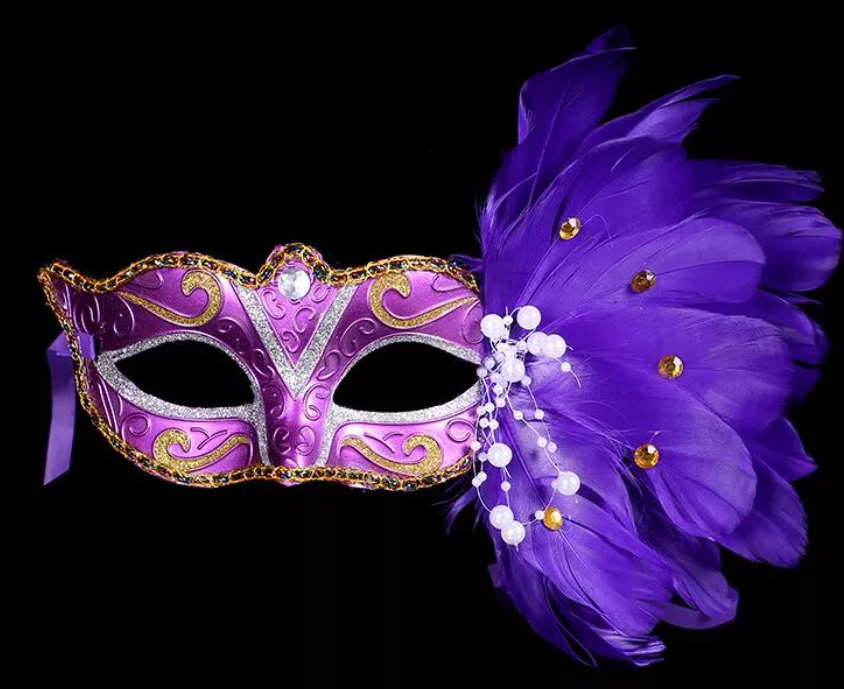 Бал-маскара́д. Маскарад  в XVIII—XIX вв. часто используется название Маскированный бал — бал, на котором присутствующие одеты в различные характерные, национальные, исторические или фантастические костюмы, большей частью с масками на лицах. Маскарады возникли в Италии, а оттуда распространились по другим странам. Они составляют одно из любимых развлечений карнавала.