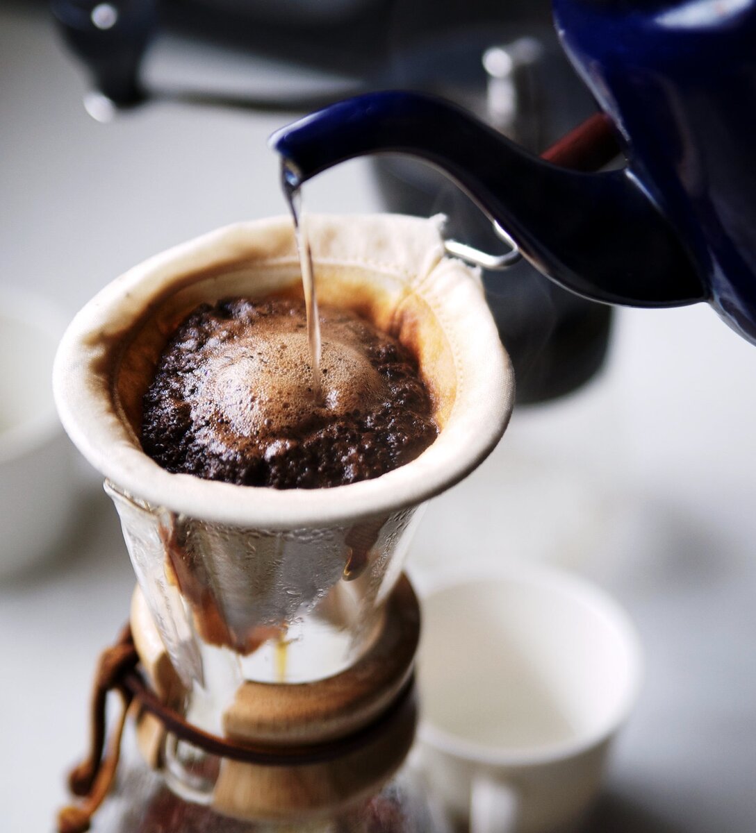 Существует множество новомодных и традиционных гаджетов для приготовления кофе , попробуйте разные, чтобы выбрать то, что вам больше нравится!