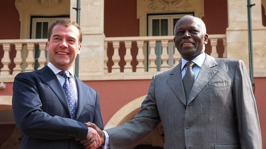 Медведев Д.А. и Жозе Эдуарду душ Сантуш . Яндекс картинки. 