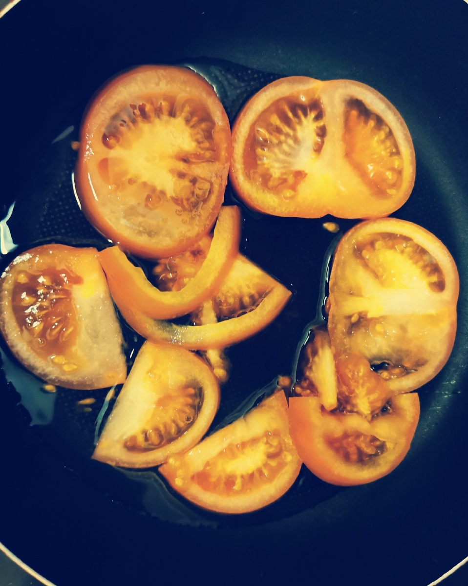 Выкладываем на сковородку