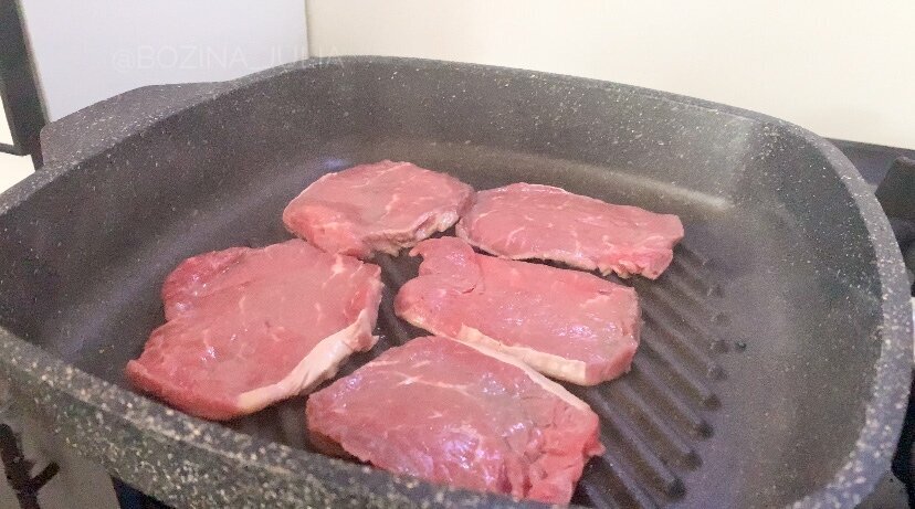 Обожаю жарить мясо на сковороде-гриль, вообще не хуже чугунной