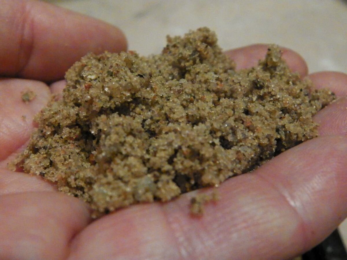 Крупный песок для посева помидоров. Фото автора 