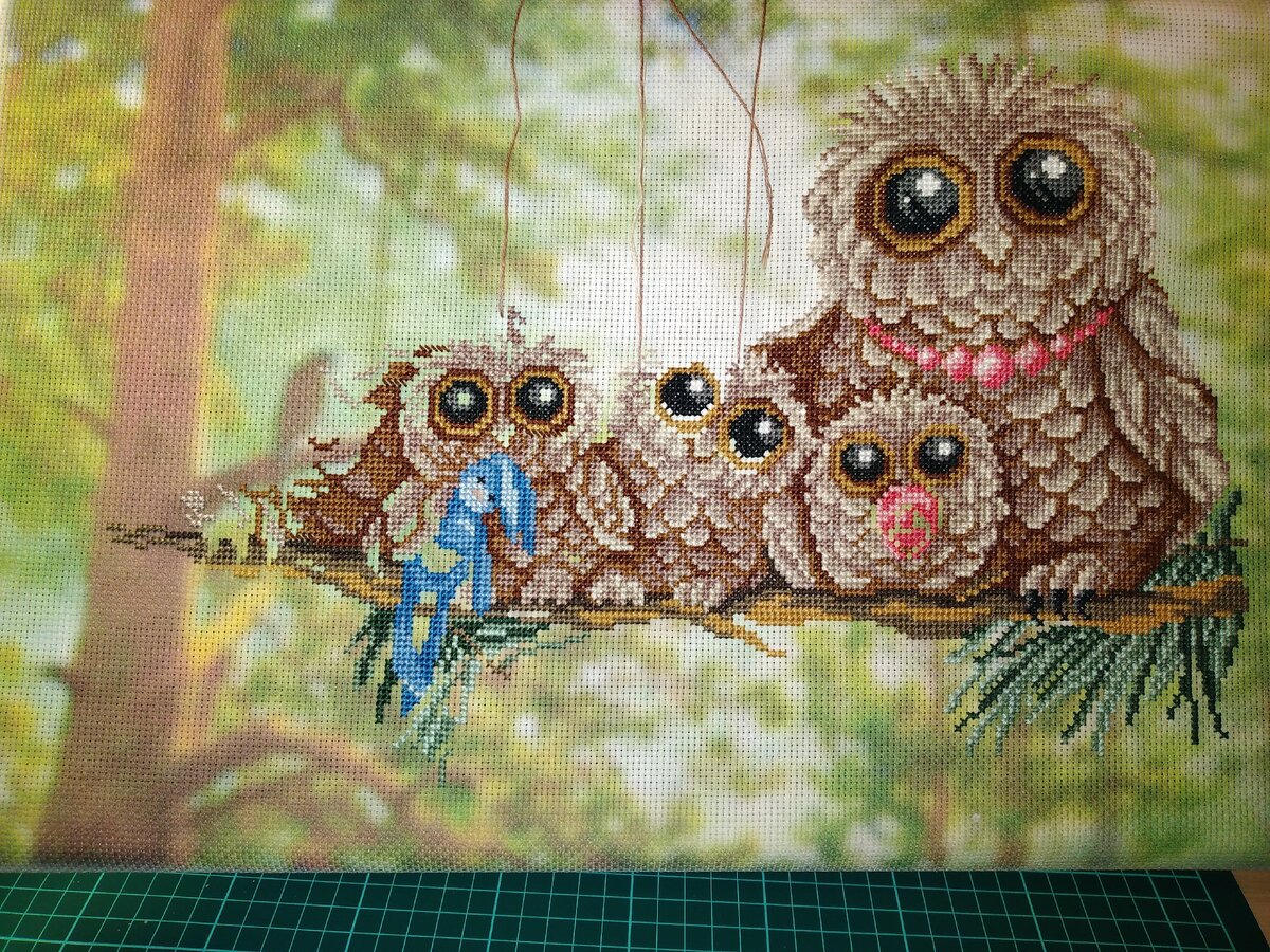 Вышивка в процессе и уже близка к завершению.