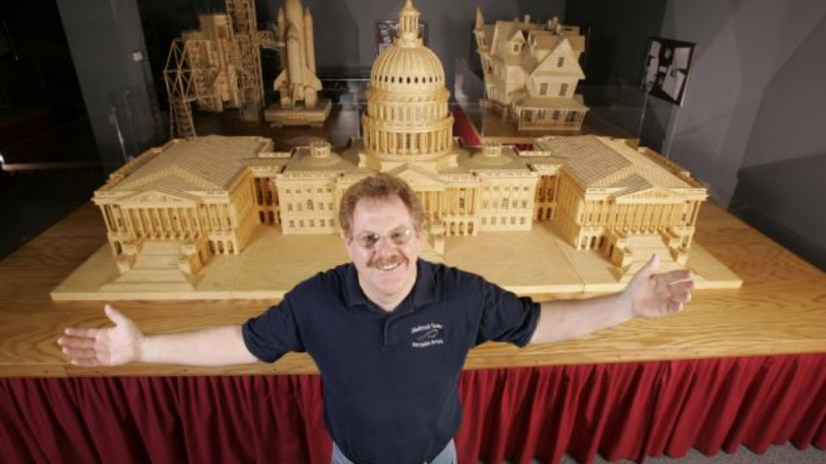 Патрик Актон и его Капитолий. Источник фото: https://bit.ly/38CJ10Y