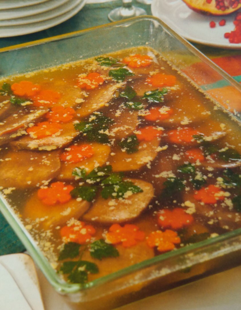 Такой холодец получится по этому рецепту)