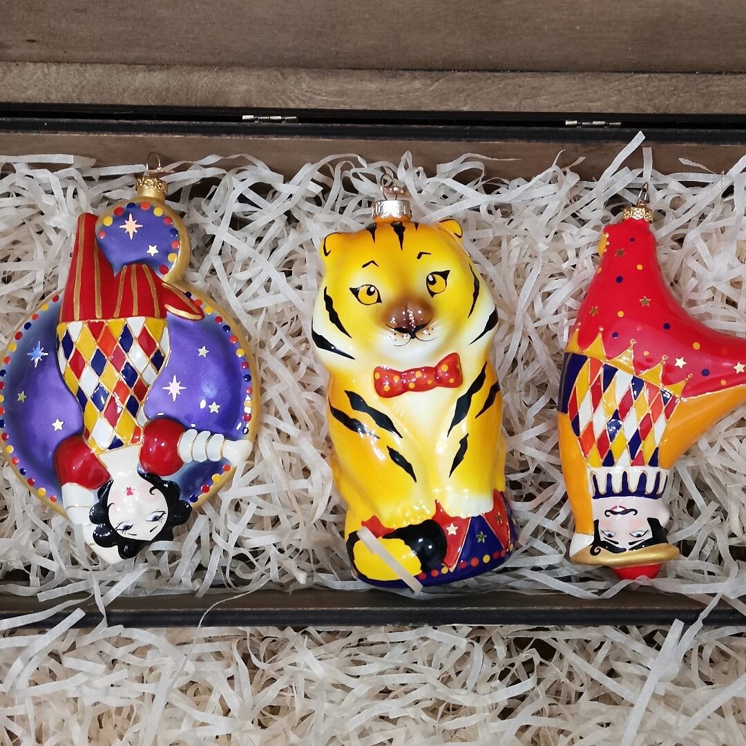 Стеклянные елочные игрушки из коллекции "Цирк". Фабрика XMAS TOYS
