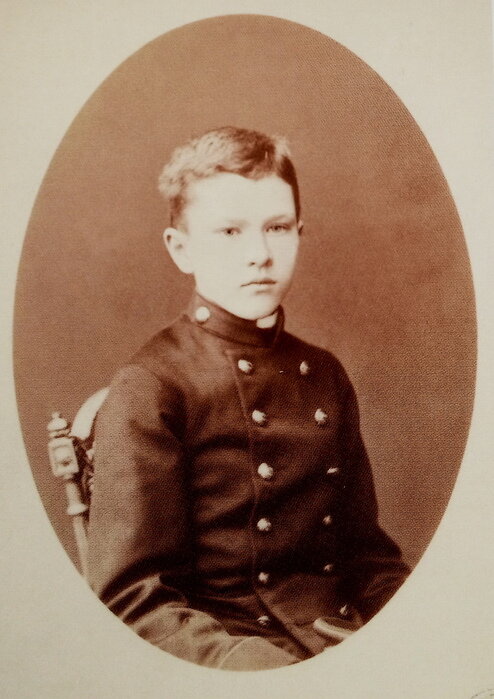 Саша Глазунов в форме ученика реального училища. Фотография А. Лоренса, Санкт-Петербург. 1875.