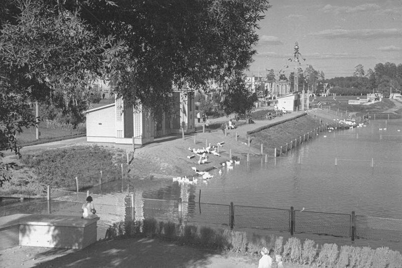 1939 год
Источник: https://187011.selcdn.ru/thumbnails/photos/j/q/x/jqx5354c34c51a8e_1024.jpg