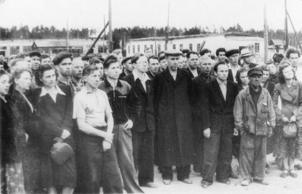 Рабочие завода №279, 1946 год