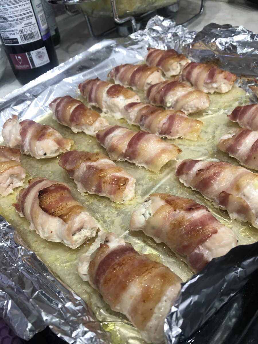 Размеры рулетиков, можно делать разные, но даже маленькие остаются очень сочными. 