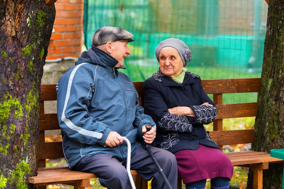 Где пенсионерам дороже жить - в городе или в селе? Обсуждаем, считаем,  разбираемся! | БЛОГ СТРОИТЕЛЯ | Дзен