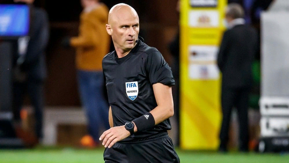 А кого вы считаете лучшим арбитром в России на данный момент?