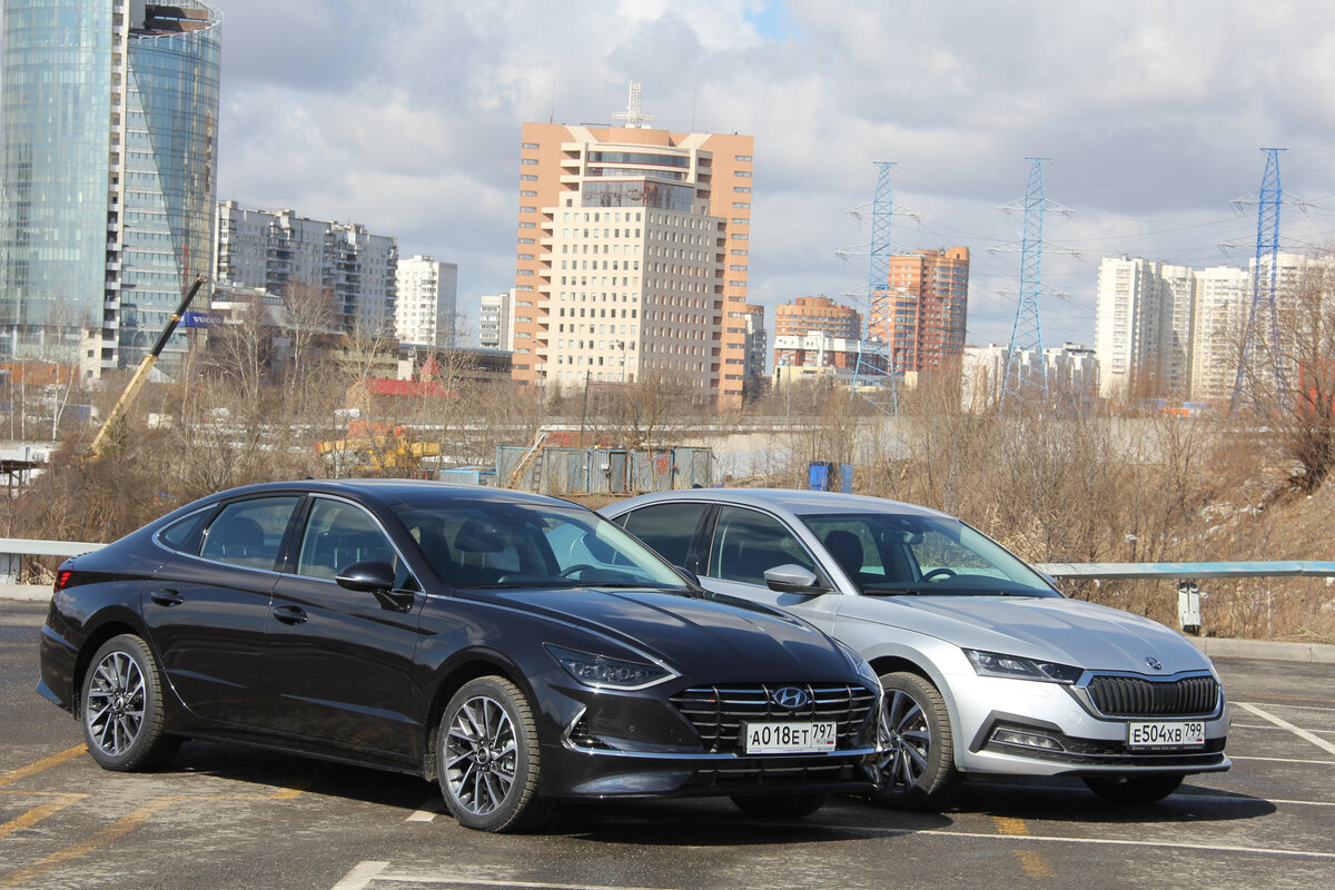 Skoda Octavia против Hyundai Sonata: бой будет жарким. Как раз идет сезон седанов. 