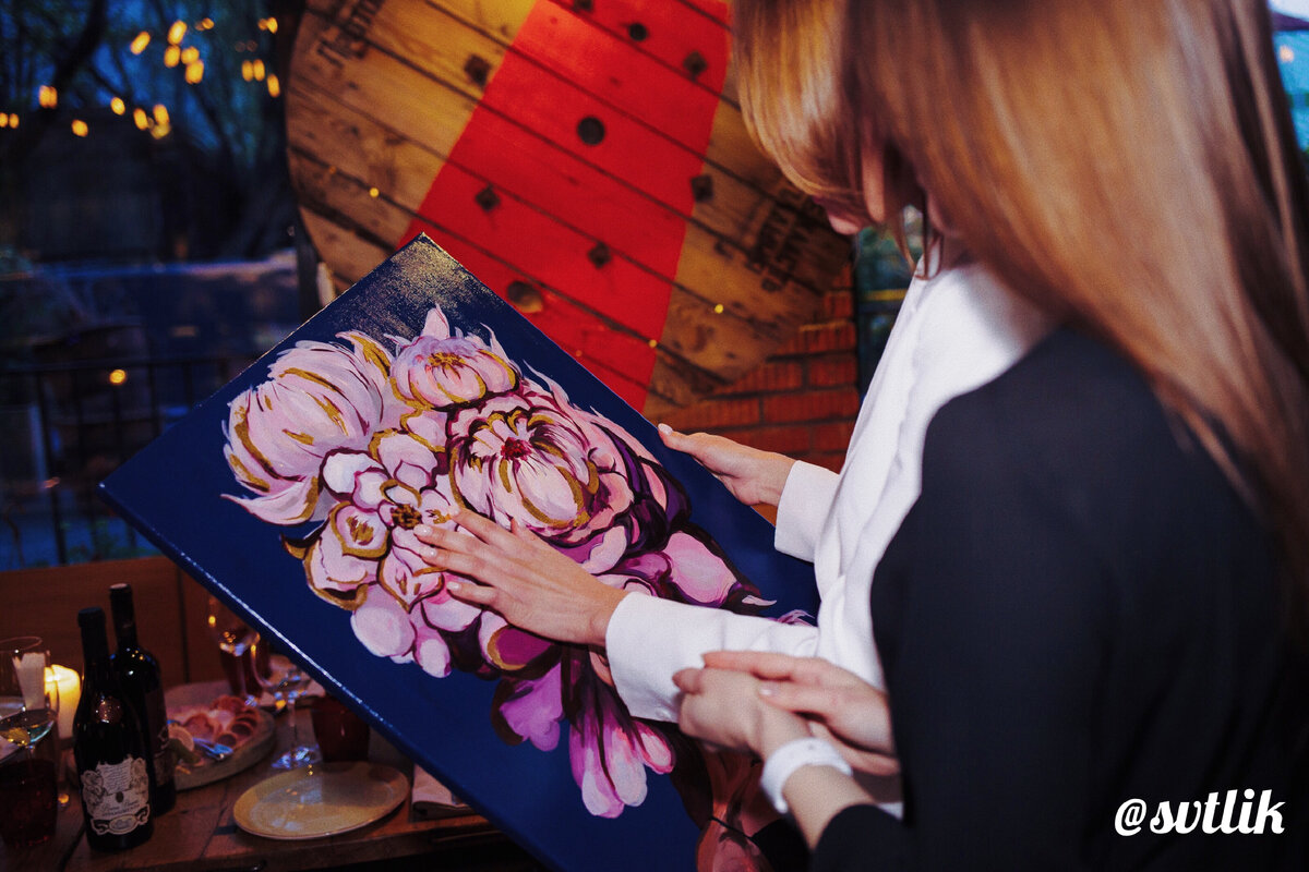 «Девушка с пионами» 2021