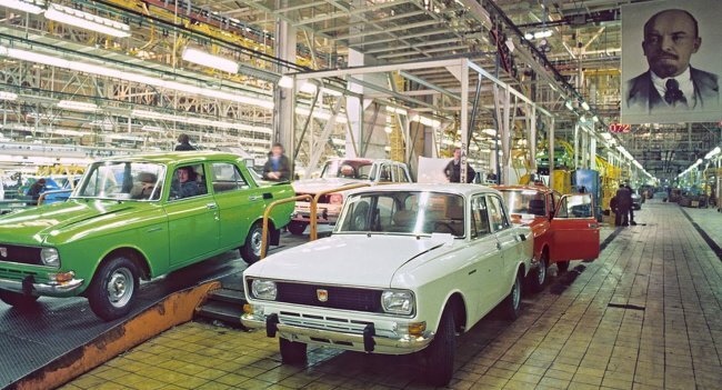 В 1970 году завод в Тольятти был отстроен. В это же время собрали несколько автомобилей вручную