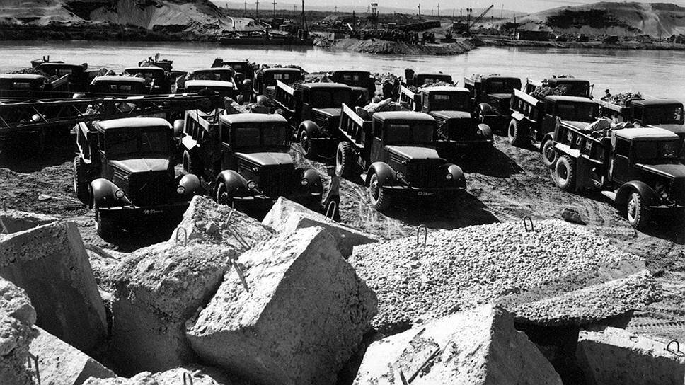 В зависимости от характера работы в одних советских автопредприятиях завышали пробег автомобилей, в других - вес перевезенных грузов