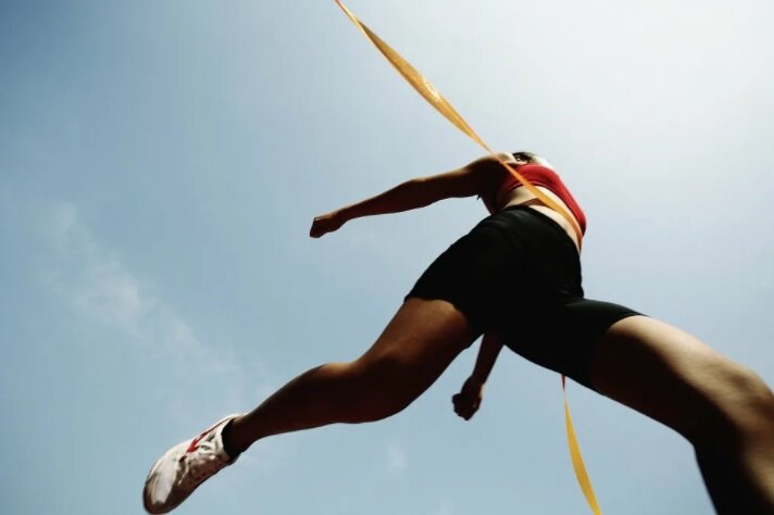 Если бежишь по дороге, которая сама несёт тебя вперёд, то скорость продвижения к цели увеличивается 