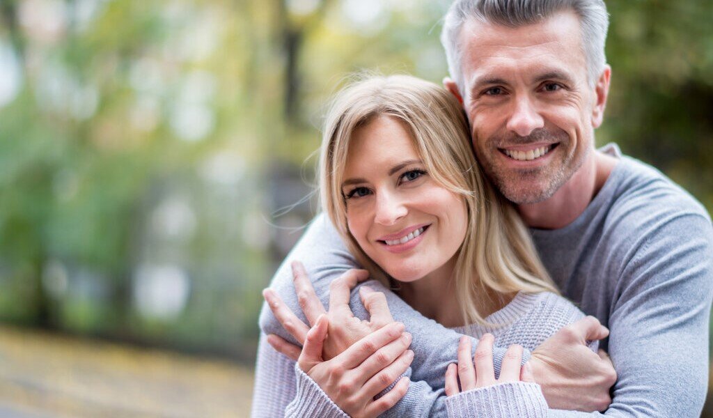 Муж старше жены. Яндекс фото