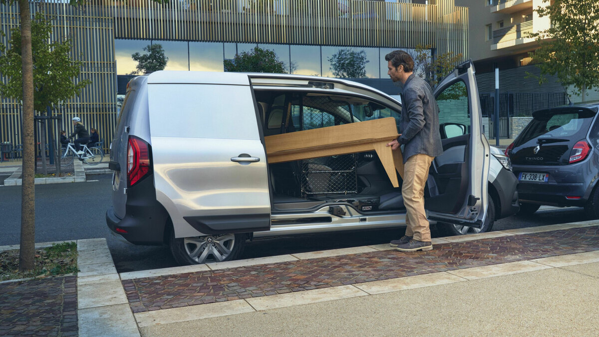 Renault Kangoo Rapid с дверью Open Sesame by Renault: отсутствие стойки существенно  облегчает погрузку крупногабаритных предметов.