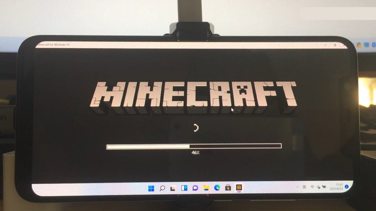 Можно играть в культовую Minecraft