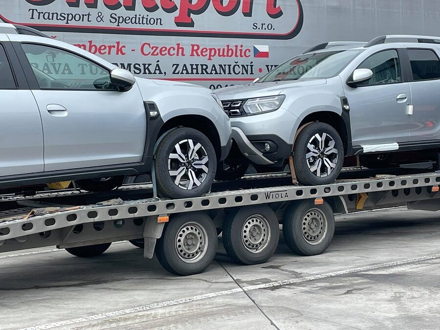 Рестайлинговый Duster привезли к чешскому дилеру Dacia