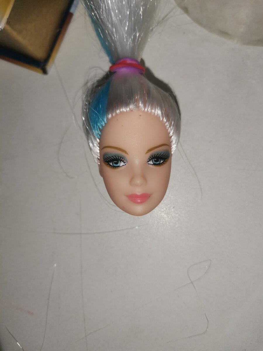 А-ля голова барби-подделочки